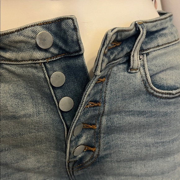 Aqua High Waisted Button Fly Denim Shorts
Size 26 - Picture 6 of 7